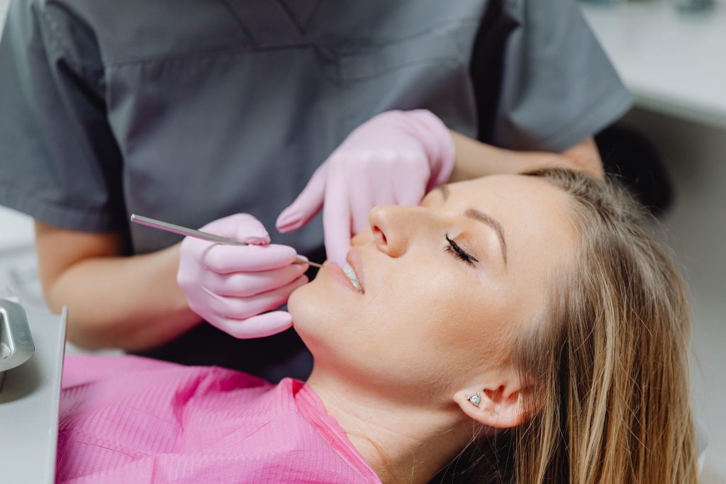 chipped tooth gum line